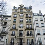 Elegant And Artistic Apt In The Marais