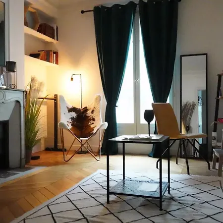 Elegant And Artistic Apt In The Marais Apartment Paris