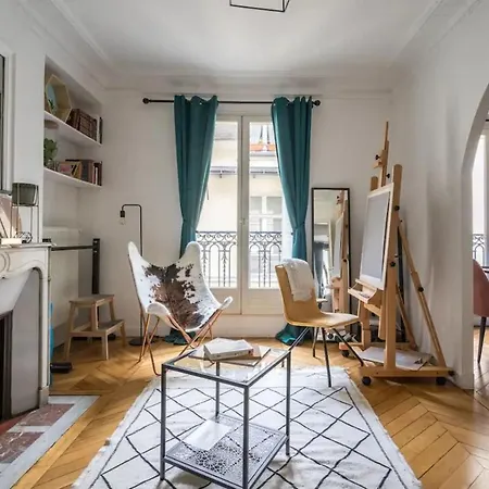 Elegant And Artistic Apt In The Marais Parigi