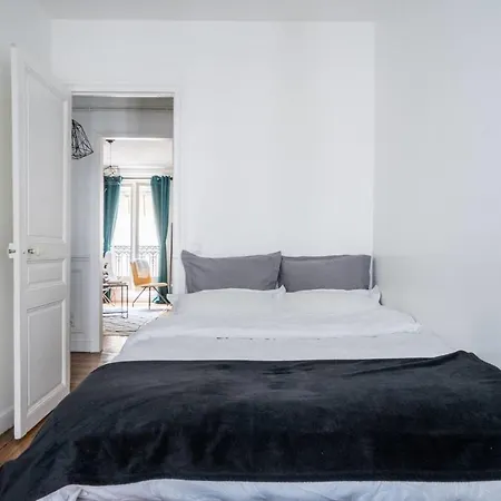 Elegant And Artistic Apt In The Marais Appartamento